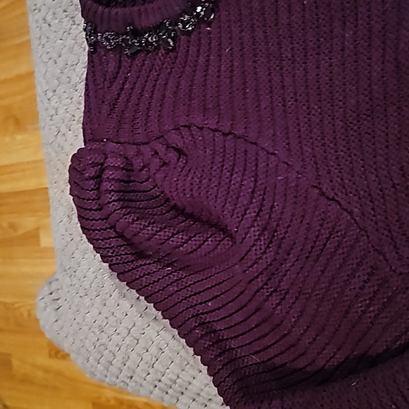 Sweater - Picture 6 of 7